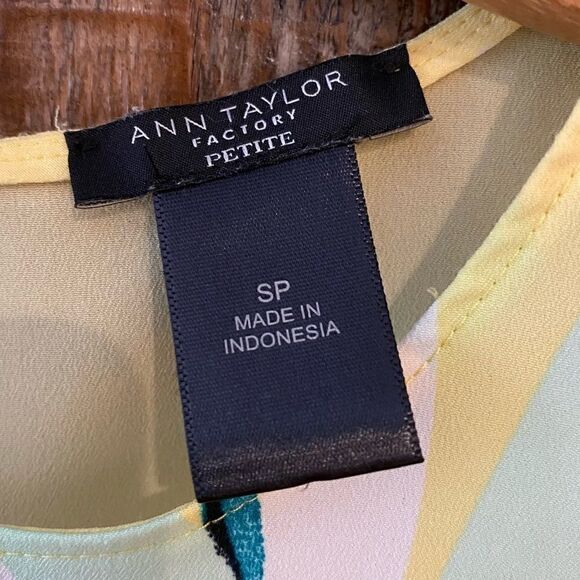 Ann Taylor SP Yellow Sleeveless Floral Lightweight Summer Peplum Hem Top - Picture 6 of 10